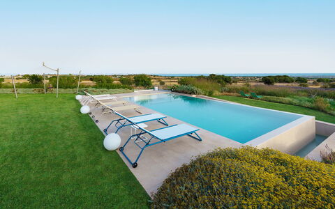 Splendida - Modica, Sicilia: L'Eau, Ciel, Plante, La Nature, Piscine, Bleu Azur, Paysage Naturel, Mobilier De Jardin, Lot Terre, Arbre