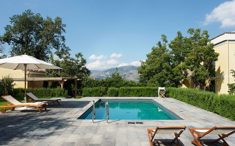 Villa Tranquilla - Randazzo, Sicilia: L'Eau, Plante, Ciel, Nuage, Propriété, Piscine, Bleu Azur, Arbre, Ombre, Herbe