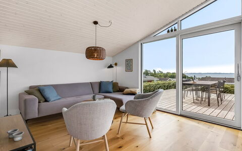 Majken - 225M from the Sea: Bois, Sol, Meubles, Design Intérieur, Sol, Parquet, Plafond, Domicile, Canapé, Salon