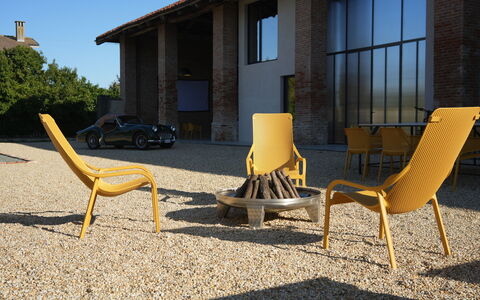 We Rural: Ciel, Plante, Bâtiment, Fenêtre, Arbre, Piscine, Maison, Zone Résidentielle, Loisir, Design Urbain