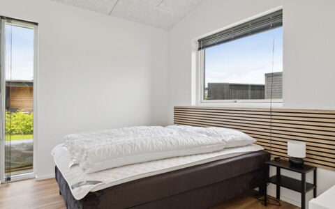 Nissine - 300M from the Sea: Bois, Plafond, Design Intérieur, Chambre, Sol, Lit, Pièce, Cadre De Lit, Literie, Dur