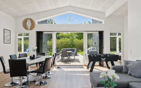 Nissine - 300M from the Sea: Meubles, Design Intérieur, Canapé, Sol, Plafond, Bois, Sol, Salon, Domicile, Éclairage
