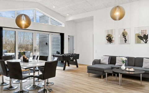 Nissine - 300M from the Sea: Meubles, Design Intérieur, Sol, Canapé, Sol, Bois, Salon, Plafond, Parquet, Luminaire