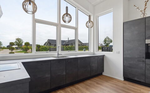 Nissine - 300M from the Sea: Sol, Design Intérieur, Bois, Sol, Plafond, Cuisine, Comptoir, Cabinetry, Éclairage, Meubles