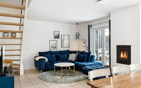 Tian: Meubles, Design Intérieur, Sol, Canapé, Sol, Salon, Bois, Pièce, Parquet, Appartement