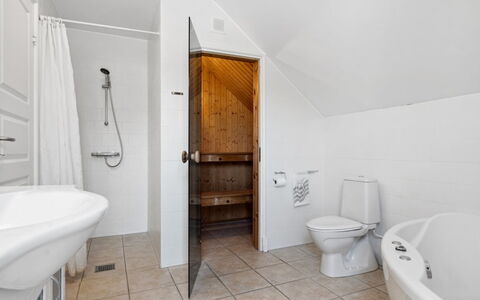 Tian: Sol, Luminaire Plomberie, Sol, Salle De Bains, Bois, Plafond, Design Intérieur, Plomberie, Robinet, Composite