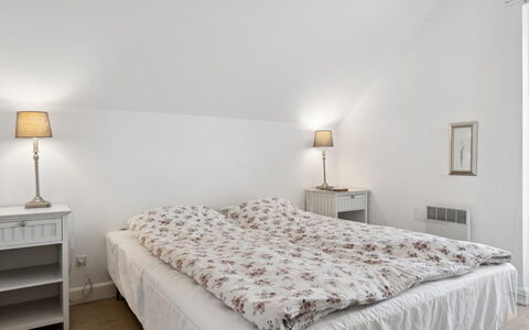 Tian: Lit, Chambre, Literie, Drap De Lit, Design Intérieur, Sol, Bois, Linge, Meubles, Sol