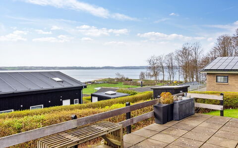 Anu - 400M from the Sea: Bois, Toit, Architecture, Domicile, Maison, Chalet, Siding, Dur, Pente, Biens