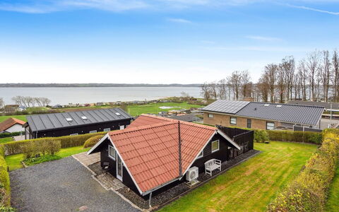 Anu - 400M from the Sea: Bois, Toit, Architecture, Domicile, Maison, Chalet, Siding, Dur, Pente, Biens