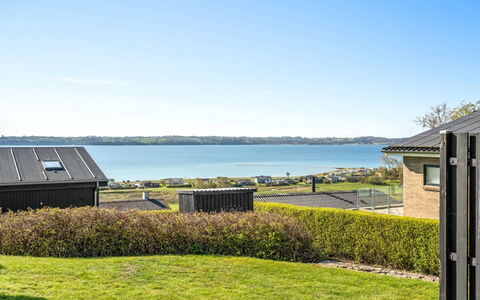 Anu - 400M from the Sea: Bois, Toit, Architecture, Domicile, Maison, Chalet, Siding, Dur, Pente, Biens