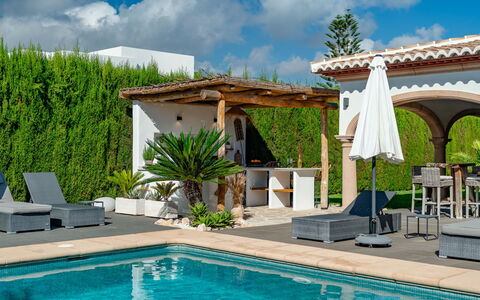 Villa Sanmar: Sol, Chambre, Literie, Lit, Cadre De Lit, Linge, Drap De Lit, Dur, Matelas, Parquet