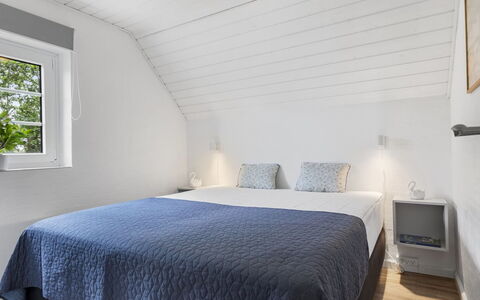 Krok - 1.2Km from the Sea: Bois, Sol, Sol, Design Intérieur, Plafond, Meubles, Domicile, Chambre, Lit, Parquet
