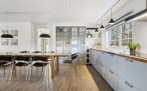 Krok - 1.2Km from the Sea: Sol, Parquet, Bois, Meubles, Design Intérieur, Comptoir, Cuisine, Sol, Plafond, Cabinetry