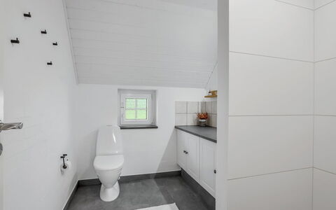 Krok - 1.2Km from the Sea: Sol, Sol, Bois, Luminaire Plomberie, Design Intérieur, Plafond, Salle De Bains, Toilette, Plomberie, Tuile