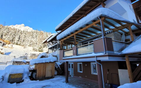 Apart Dawin: Ciel, Bâtiment, Propriété, Neige, Bleu, Fenêtre, Pente, Maison, Bois, Chalet