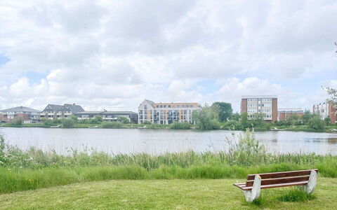 Nordstrand 100: Ciel, Ombre, Lot Terre, Chalet, Siding, Façade, Zone Résidentielle, Paysage, Toit, Herbe