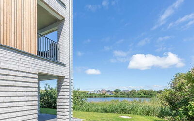Nord-West 100.9: Ciel, Ombre, Lot Terre, Chalet, Siding, Façade, Zone Résidentielle, Paysage, Toit, Herbe