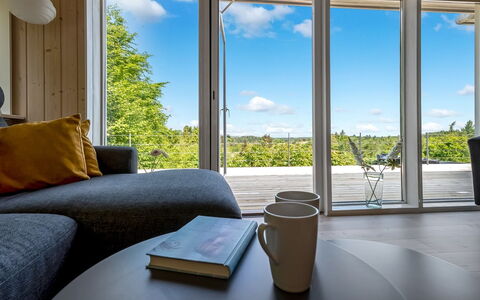 Ufej - 2.5Km from the Sea: Maison, Domicile, Porte, Toit, Chalet, Biens, Jardin, Ombre, Siding, Cour