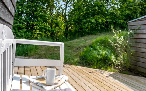 Ufej - 2.5Km from the Sea: Maison, Domicile, Porte, Toit, Chalet, Biens, Jardin, Ombre, Siding, Cour