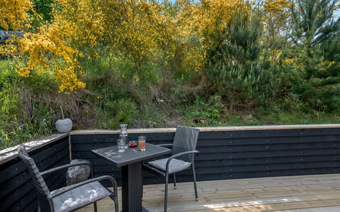 Ufej - 2.5Km from the Sea: Maison, Domicile, Porte, Toit, Chalet, Biens, Jardin, Ombre, Siding, Cour