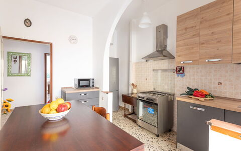 Angela: Cabinetry, Propriété, Comptoir, Table, Bois, Sol, Cuisine, Design Intérieur, Sol, Cuisinière