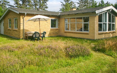 Gisa - 400M from the Sea: Bleu, Arbuste, Chalet, Couverture De Sol, Jardin, Biens, Ombre, Aménagement Paysager, Ferme, Eco Hôtel