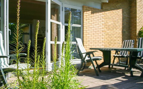 Gisa - 400M from the Sea: Bleu, Arbuste, Chalet, Couverture De Sol, Jardin, Biens, Ombre, Aménagement Paysager, Ferme, Eco Hôtel