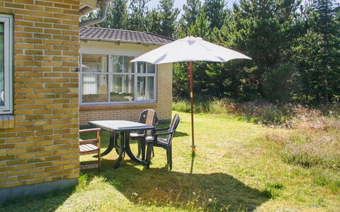 Gisa - 400M from the Sea: Bleu, Arbuste, Chalet, Couverture De Sol, Jardin, Biens, Ombre, Aménagement Paysager, Ferme, Eco Hôtel