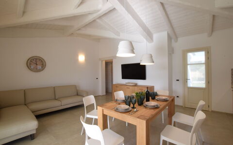 Villa Helios - Budoni, Sardegna: Meubles, Propriété, Table, Canapé, Éclairage, Bois, Design Intérieur, Fenêtre, Salon, Confort