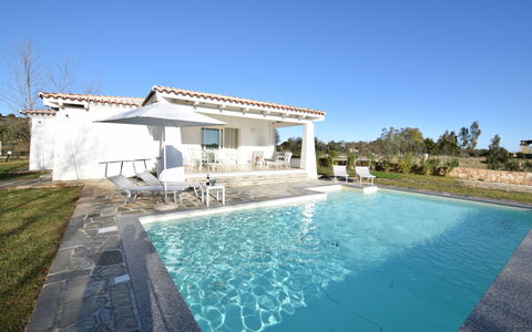 Villa Helios - Budoni, Sardegna: L'Eau, Ciel, Plante, Propriété, Piscine, Bâtiment, Bleu Azur, Ombre, Loisir, Immobilier