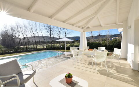 Villa Helios - Budoni, Sardegna: Plante, L'Eau, Propriété, Meubles, Ciel, Table, Ombre, Design Intérieur, Architecture, Piscine
