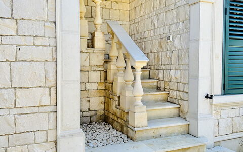 Villa Rosarno: Escaliers, Bâtiment, Brickwork, Architecture, Bois, Brique, Sol, Porte, Façade, Mur De Pierre