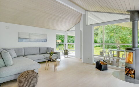 Thorsmod - 2.6Km from the Sea: Sol, Sol, Plafond, Design Intérieur, Comptoir, Cuisine, Cabinetry, Pièce, Principaux Appliance, Luminaire