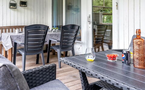 Suri - 200M to the Fjord: Meubles, Design Intérieur, Sol, Sol, Plafond, Pièce, Chaise, Table, Appartement, Table Cuisine Et Salle A Manger