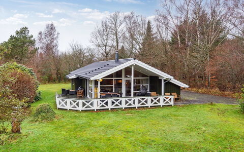 Ananda - 900M from the Sea: Bleu, Arbuste, Chalet, Couverture De Sol, Jardin, Biens, Ombre, Aménagement Paysager, Ferme, Eco Hôtel