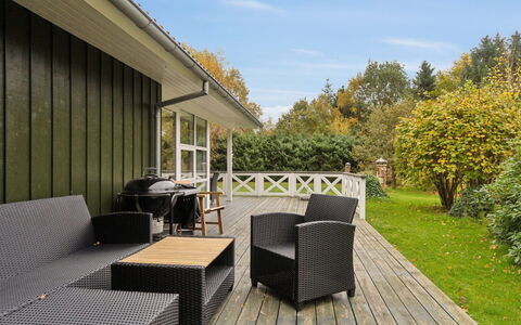 Ananda - 900M from the Sea: Bleu, Arbuste, Chalet, Couverture De Sol, Jardin, Biens, Ombre, Aménagement Paysager, Ferme, Eco Hôtel
