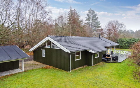 Ananda - 900M from the Sea: Maison, Domicile, Toit, Chalet, Biens, Aménagement Paysager, Batiments Jardin, Siding, Ferme