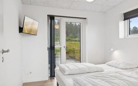 Ann - 1.3Km from the Sea: Mur, Bois, Plafond, Design Intérieur, Chambre, Domicile, Lit, Pièce, Appartement, Cadre De Lit