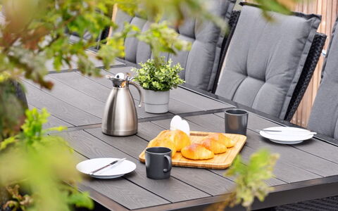 Ann - 1.3Km from the Sea: Vaisselle, Aliments, Tableau De Plein Air, Vaisselle, Serveware, Mobilier De Jardin, Pot De Fleur, Planche