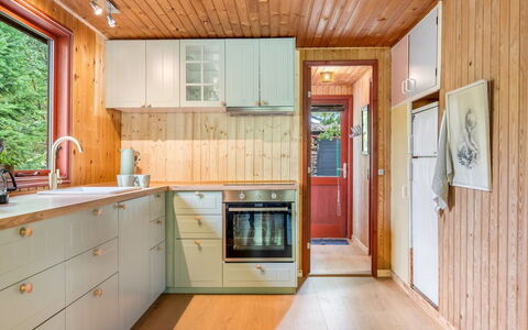 Friis - 100M from the Sea: Sol, Bois, Design Intérieur, Cuisine, Sol, Plafond, Appareil De Cuisine, Comptoir, Principaux Appliance, Cabinetry