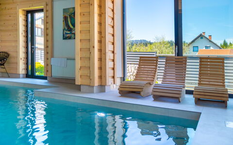 Relax & Play: L'Eau, Piscine, Bleu, Bleu Azur, Bâtiment, Fenêtre, Ombre, Design Intérieur, Mobilier De Jardin, Bois