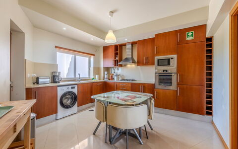 Aguia M T2 - Vip Properties: Sol, Sol, Bois, Cuisine, Design Intérieur, Plafond, Cabinetry, Meubles, Comptoir, Appartement