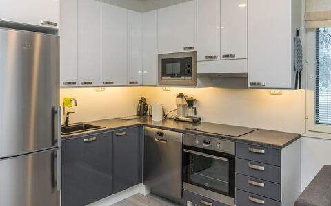 Villa Maria: Appareil De Cuisine, Cuisine, Comptoir, Cabinetry, Principaux Appliance, Meubles, Design Intérieur, Sol, Bois, Cuisinière