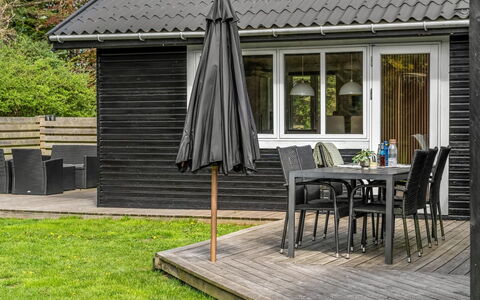 Elisa - 600M from the Sea: Piscine, Mobilier De Jardin, Meubles, Recours, Dalle, Eco Hôtel, Ombre, Chaise, Loisir, Biens