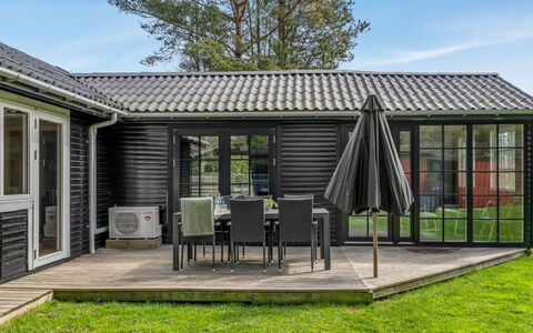 Elisa - 600M from the Sea: Piscine, Mobilier De Jardin, Meubles, Recours, Dalle, Eco Hôtel, Ombre, Chaise, Loisir, Biens