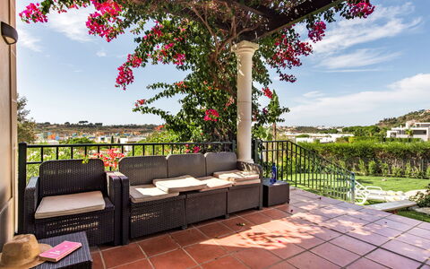 Amendoeiras V6 - Vip Properties: Ciel, Plante, Propriété, Nuage, Fleur, La Nature, Ombre, Bâtiment, Mobilier De Jardin, Arbre