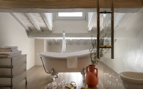 Villa Lilli & Spa: Design Intérieur, Textile, Rayonnage, Bois, Rectangle, Bâtiment, Sol, Maison, Sol, Salon