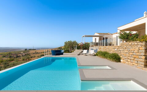 Mirabilia - Tangi, Sicilia: Ciel, L'Eau, Bâtiment, Plante, Piscine, Bleu Azur, Ombre, Mobilier De Jardin, Station Balnéaire, Loisir