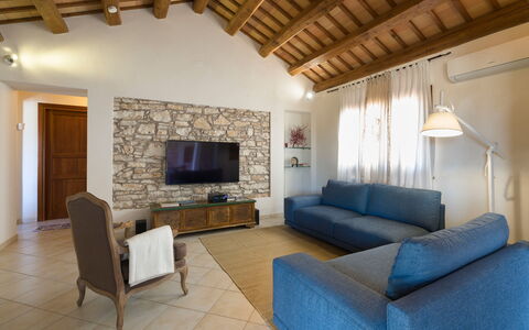 Mirabilia - Tangi, Sicilia: Meubles, Propriété, Canapé, Confort, Bâtiment, Bois, Salon, Design Intérieur, Table, Sol