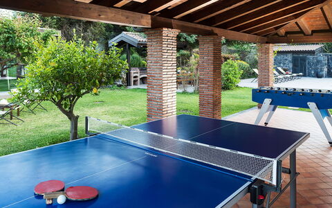 Casa Bedda - Viagrande, Sicilia: Table, Propriété, Plante, Meubles, Équipement Sportif, Fenêtre, Tennis De Table Raquette, Bâtiment, Vert, Ombre